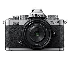 Nikon Z fc+ Z 28mm F2,8 SE (VOA090K001)