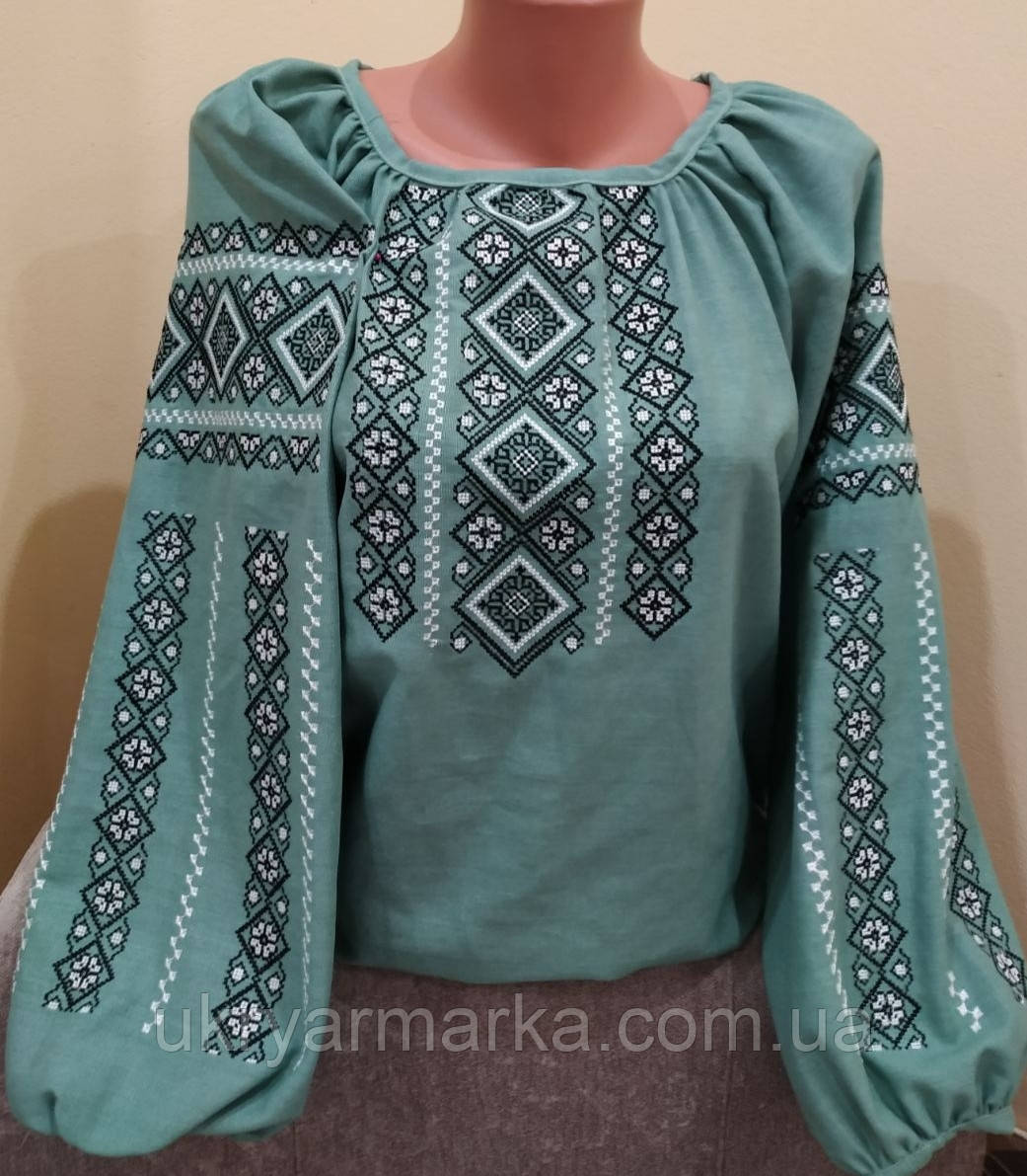 Вышитая женская блузка "Примула"