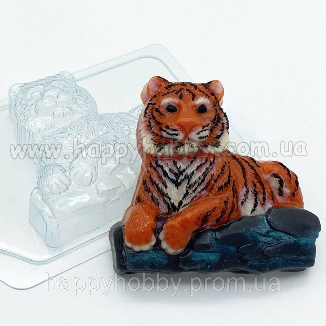Форма пластикова для мила та шоколаду "Тигр лежить на каменях"