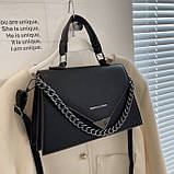 Жіноча класична сумка 8846 крос-боді з ланцюжком через плече на ремінці чорна, фото 5