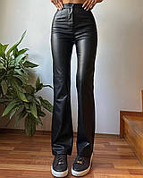 Женские стильные базовые штаны клёш с эко-кожи (черный, молоко)