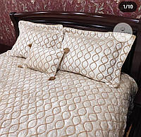 Шыкарное бархатное покривало стеганое на кровать Турция 240х260см с наволочками 50х70 Золотистый