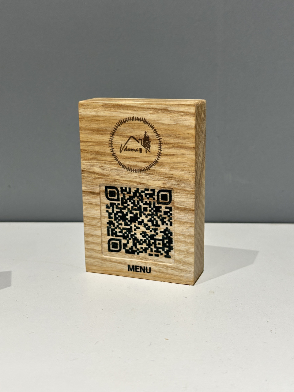 Дерев'яна настільна табличка з QR-кодом 9х6 см Інставізитки та номерки на столи для ресторанів