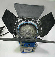 Фотооборудование для профессионалов Б/У Прожектор Arri Junior Plus 650 Watt