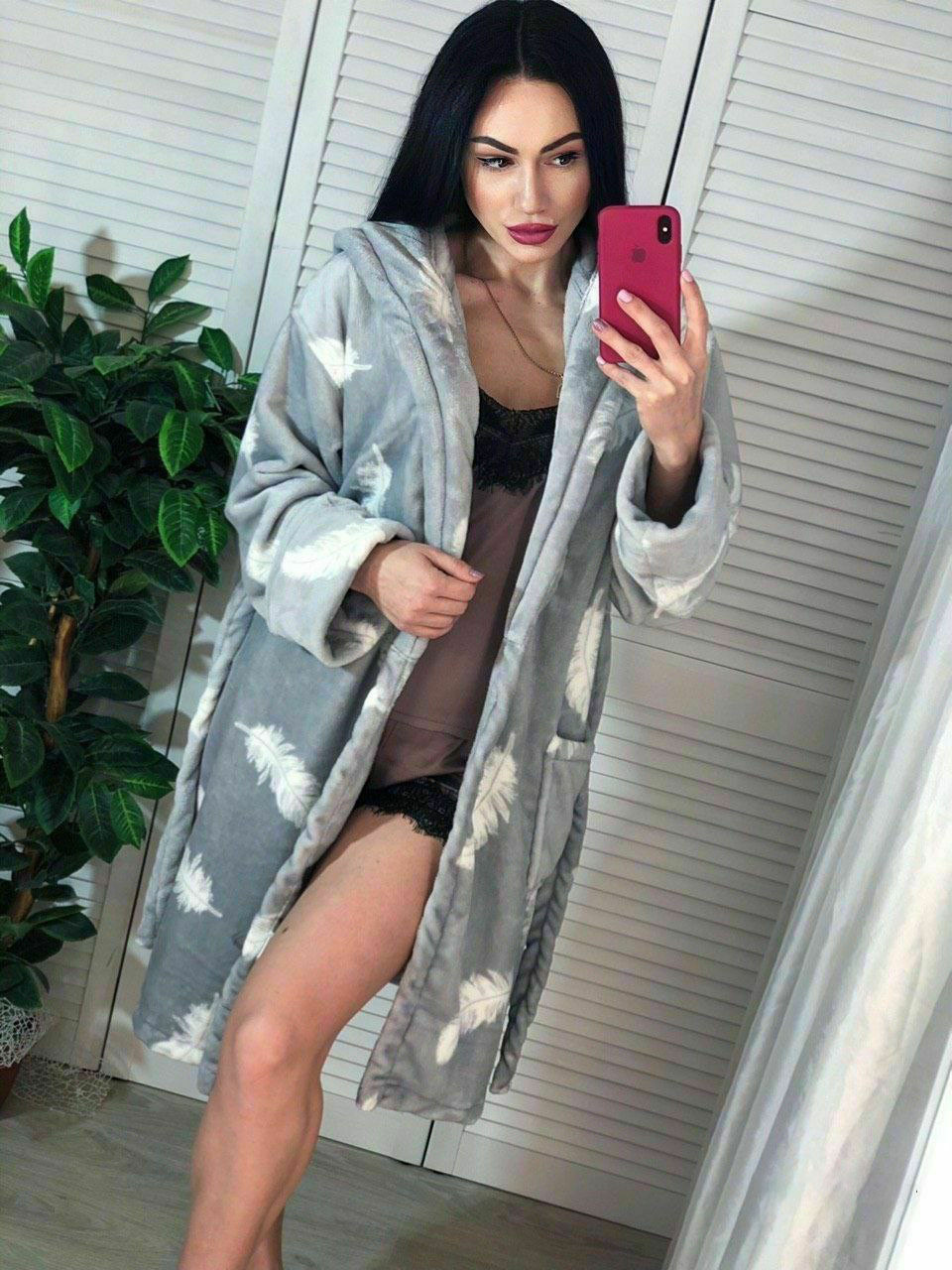 Жіночий теплий короткий плюшевий домашній халат із пір'ям, фото 1