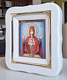 Ікона П.Б.Невпивана Чаша Богородиця в білому фігурному кіоті під склом, розмір 18*16, сюжет 10*12., фото 2