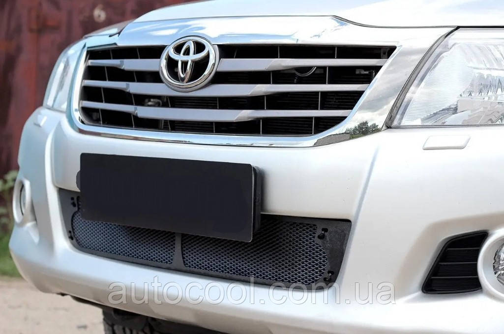 Захисна сітка переднього бампера Toyota Hilux 2011-2015 г. Тойота Хайлюкс, фото 1