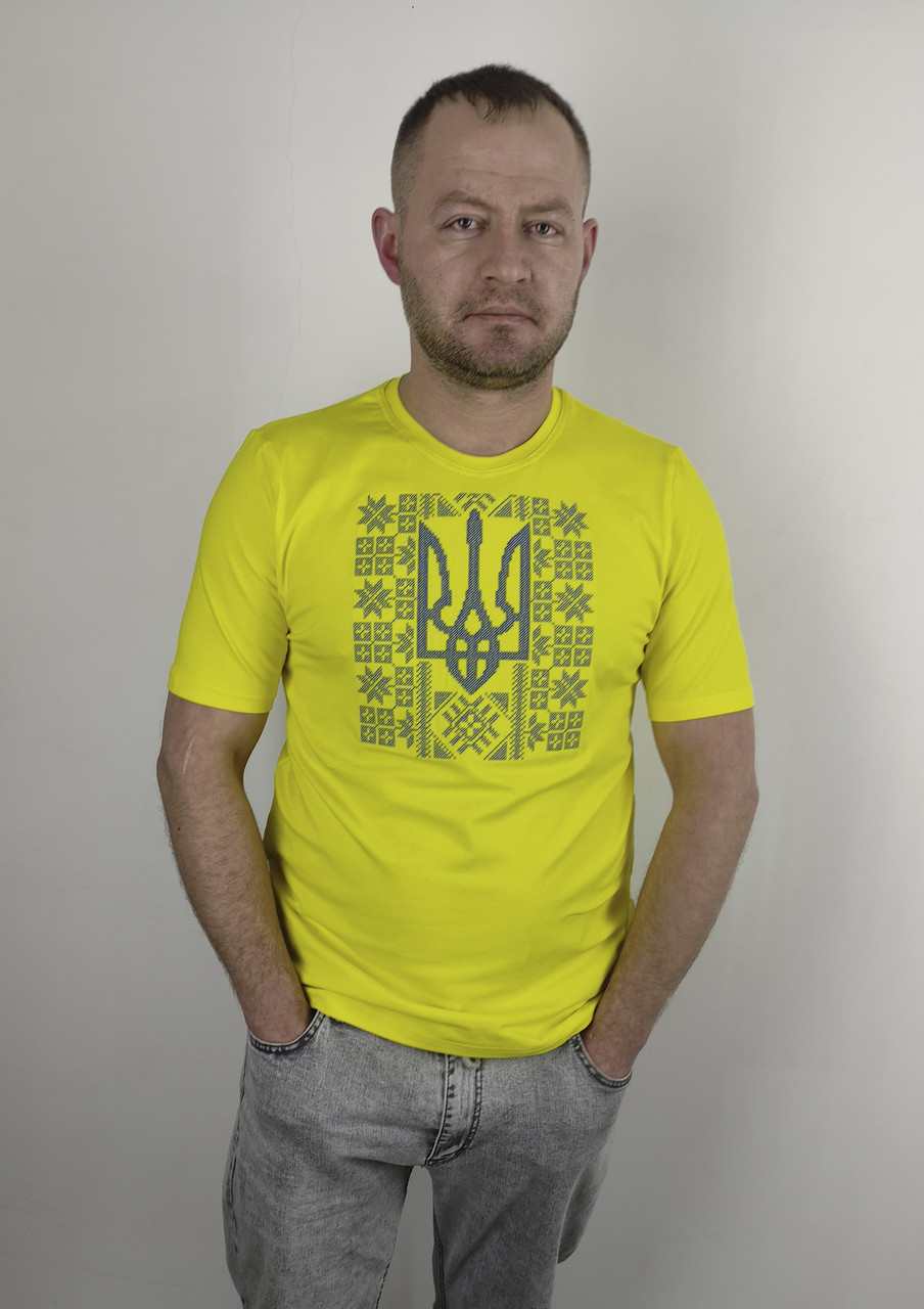 Патріотичні футболки жовтого кольору вишиті хрестиком ТРИЗУБ + ОРНАМЕНТ