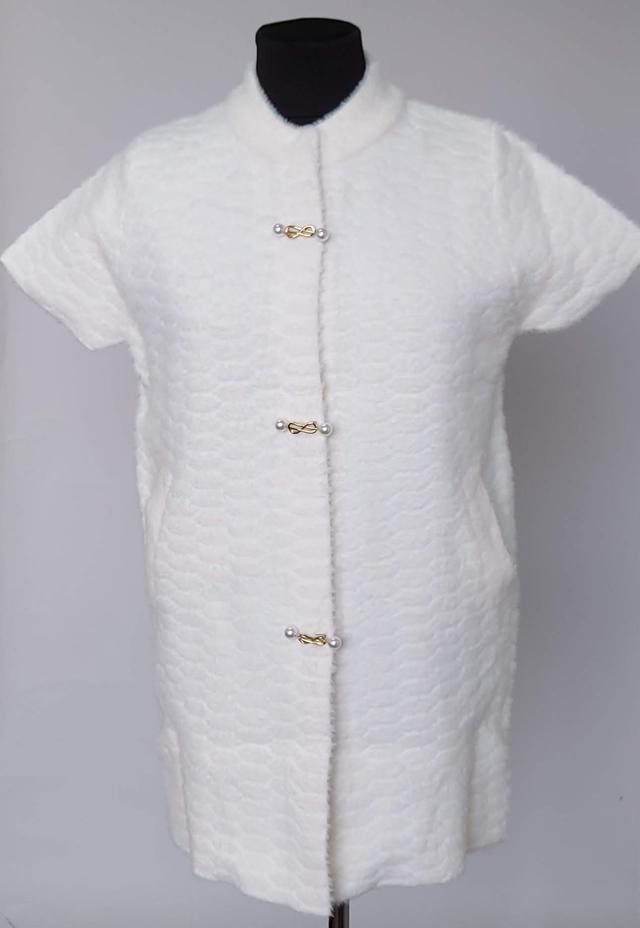 зображення жіноча біла безрукавка альпака