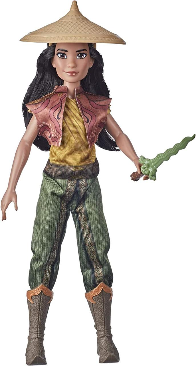 Лялька Рая з фільму Діснея ''Рая і останній дракон'' в пригодницькому стилі з одягом, взуттям і мечем, іг
