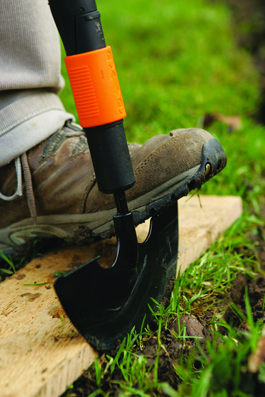 Сапка для оформлення країв газону Fiskars QuikFit (136526)