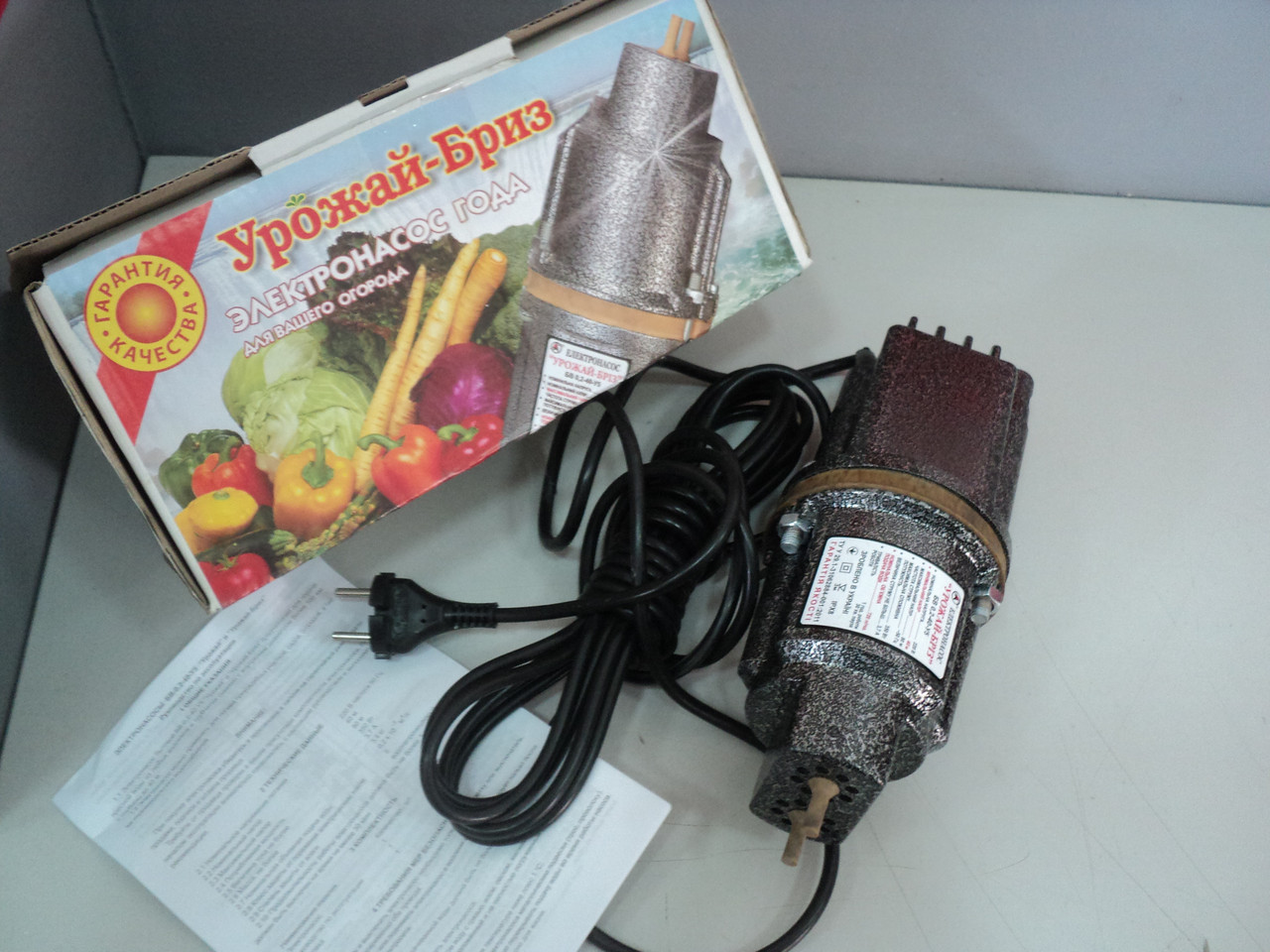 Вібраційний насос Урожай-Бриз із нижнім забором води 2 клапани - фото 1 - id-p265569554