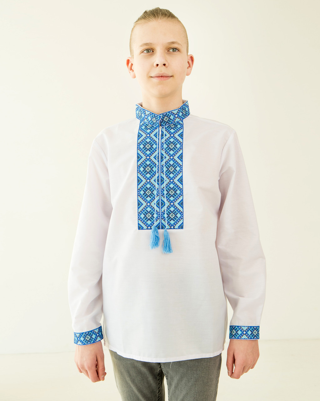 Вишиванка для хлопчика Тимофій з блакитним орнаментом