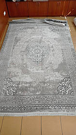 Класичний килим у світло-сірому кольорі LEVADO 08098A L. GREY