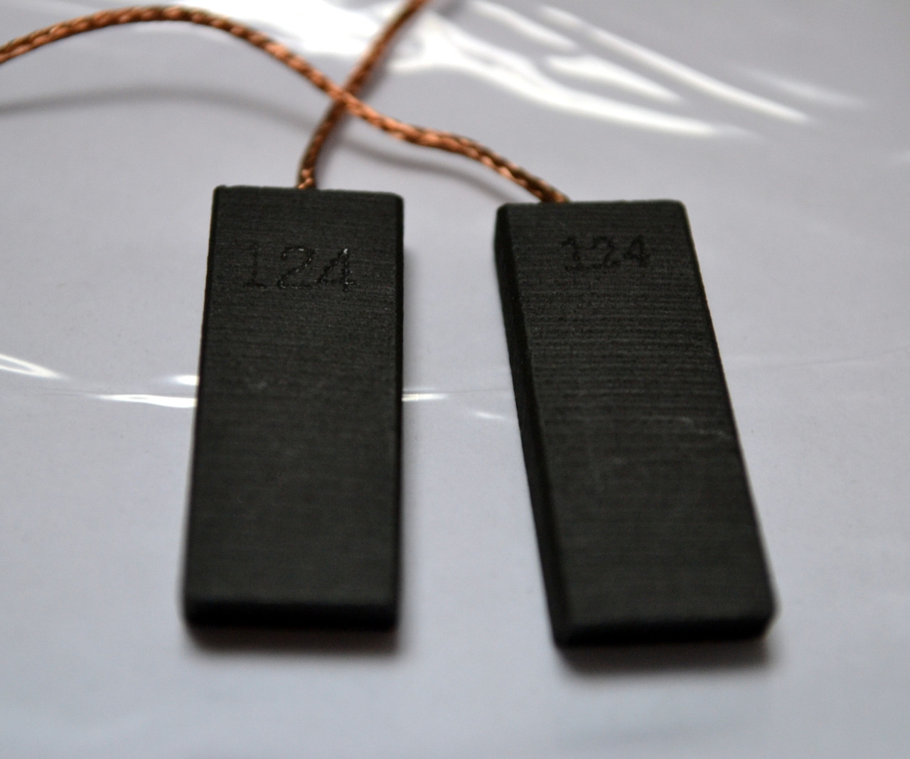 Щітки двигуна (мотора) для пральної машинки 5*12,5*32 клеєна, провід по центру