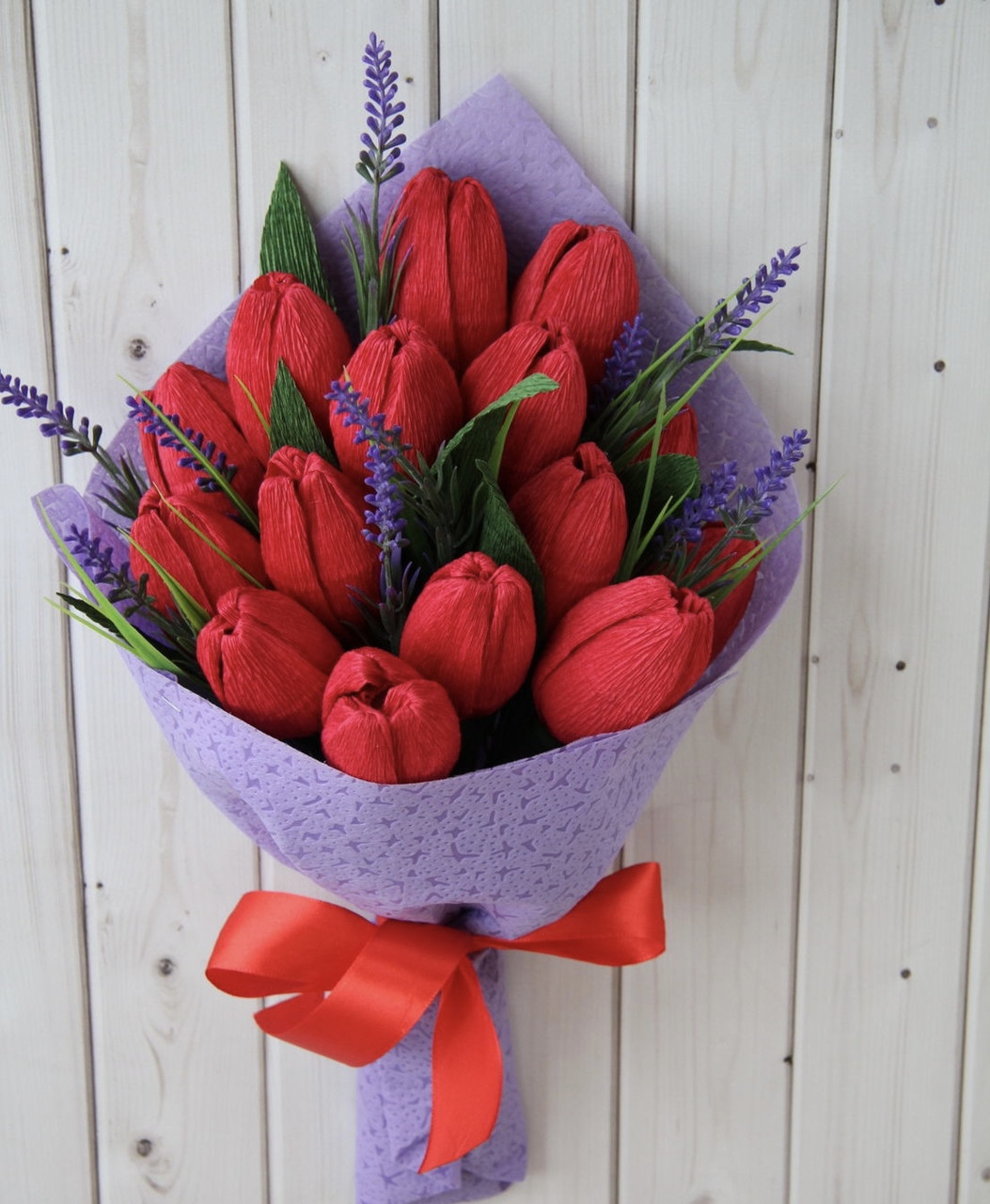 Букет з цукерок Рафаелло Raffaello (15 шт.) паперові червоні тюльпани, солодкий подарунок, фото 1