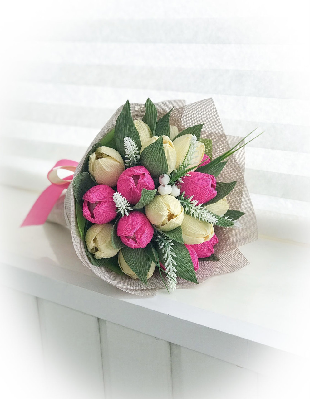 Букет з цукерок Рафаелло Raffaello (17 шт.) паперові тюльпани, солодкий подарунок в руку, зелений, фото 1