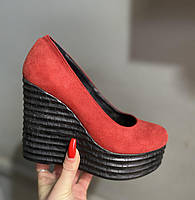 Червоні замшеві туфлі на високій платформі 38 розмір