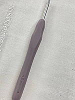 КРЮЧОК ДЛЯ ВЯЗАНИЯ номер 4 с резиновой удобной ручкой приятно работать таким крючком.