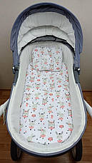 Набір в коляску 2 предмети подушка і водонепроникне простирадло на резинці комплект постільної білизни в дитячий візок, фото 2