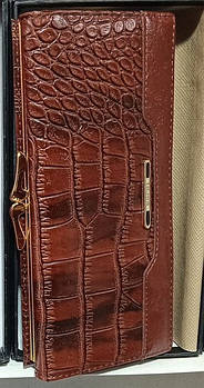 Гаманець жіночий коричневий під рептилію на кнопці зі штучної шкіри Glam