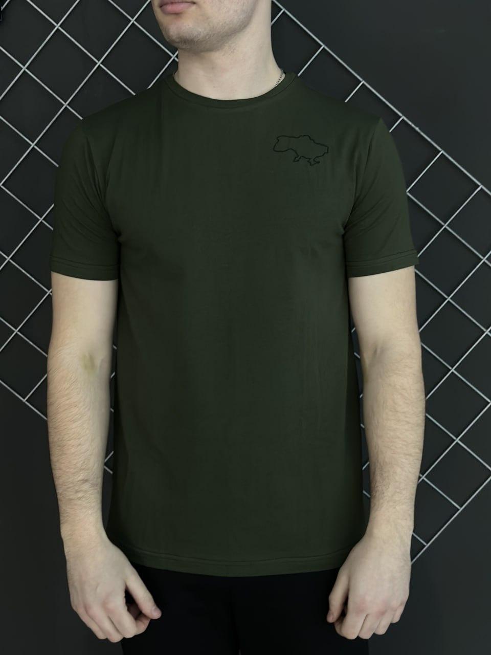 Чоловіча патріотична футболка хакі з карткою України на грудях базова однотонна бавовняна, фото 1