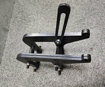 Кронштейн кріплення компресора в зборі для тракторів і спецтехніки на базі МТЗ