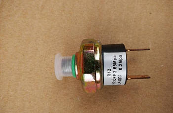 Датчик тиску універсальний із зовнішнім різьбленням для комбайнів, тракторів, автомобілів