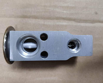 Терморегулювальний вентиль ТРВ для спецтехніки Case, New Holland, Massey Ferguson, Deutz-Fahr