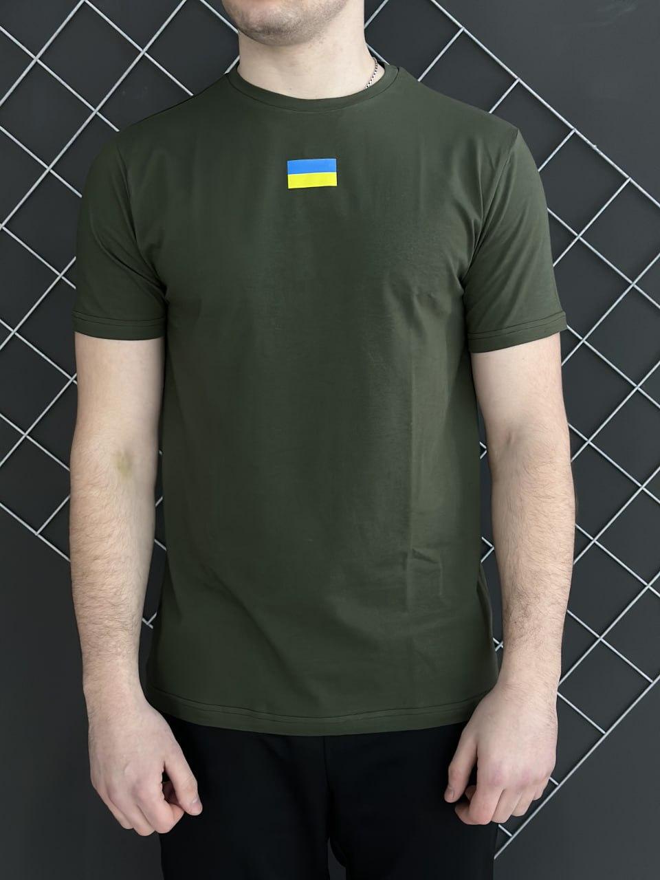 Чоловіча патріотична футболка хакі з прапором України на грудях базова однотонна бавовняна, фото 1