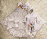 Яскравий весняний комплект на виписку з пологового будинку для новонароджених Ведмедик на місяці ШкодаМода Молочний, фото 7