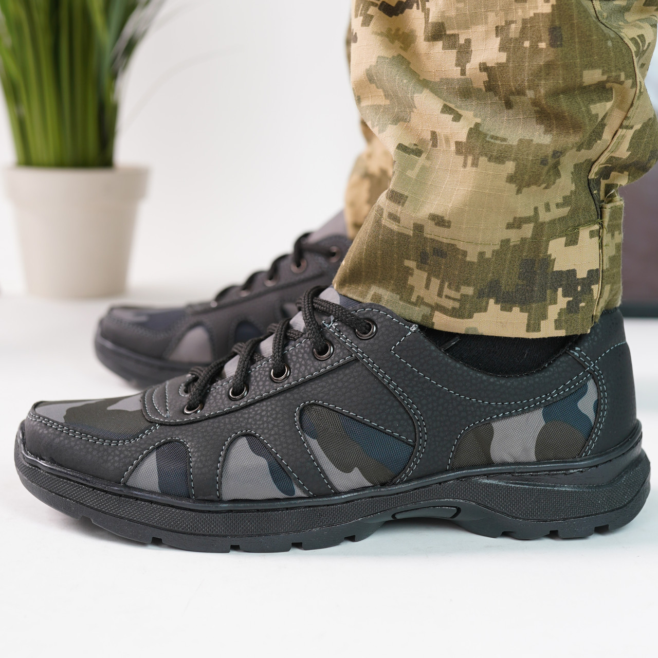Армійські кросівки в камуфляж кольору хакі