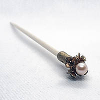 Заколка спиця для волосся з натуральними перлами та фіанітами шпилька з дерева та металу ручна робота