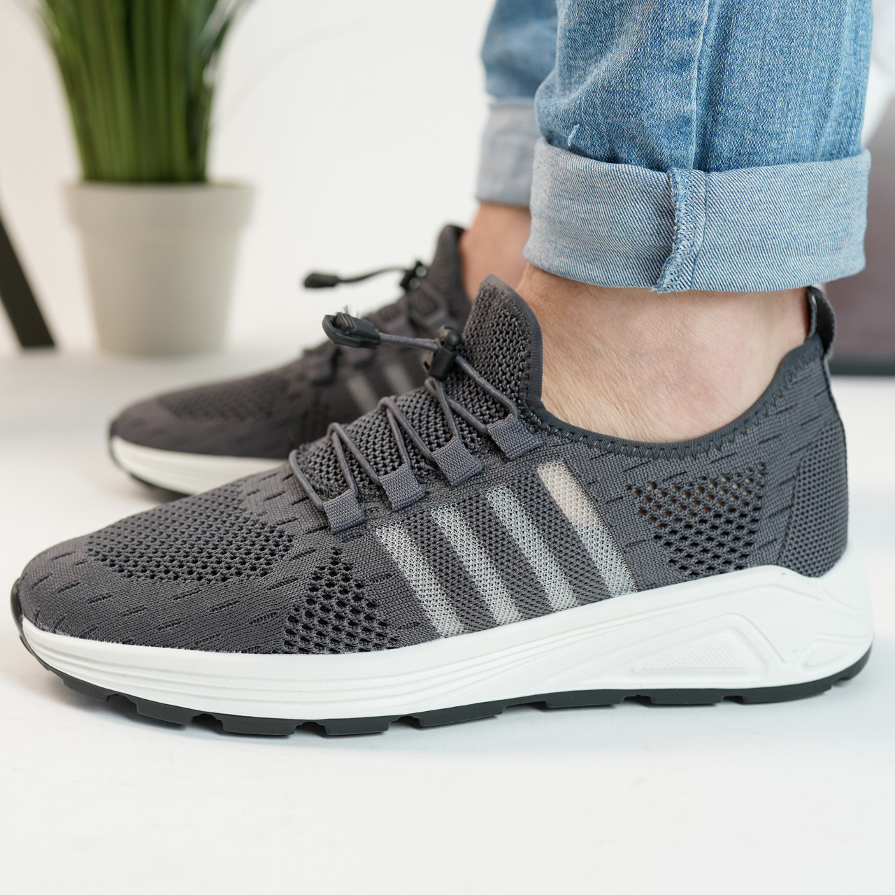 Повсякденні чоловічі літні кросівки в сірому кольорі