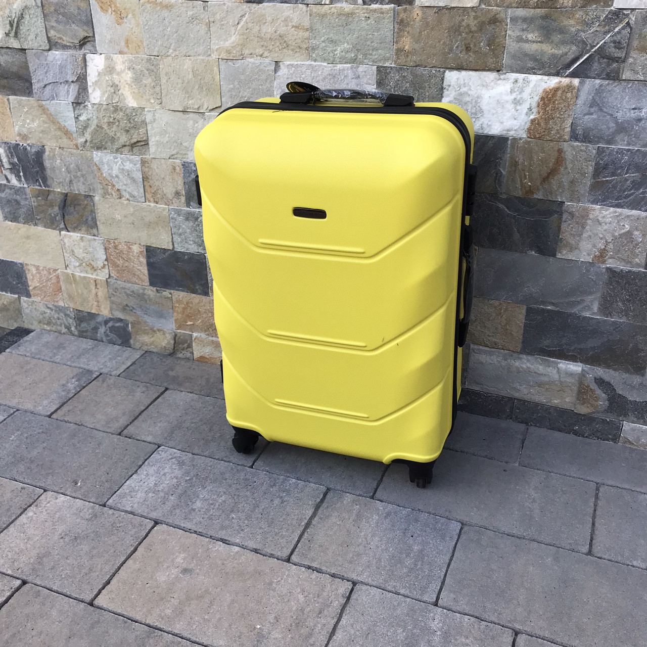 Валіза дорожня середня Bloom 147 M Жовтий, фото 1