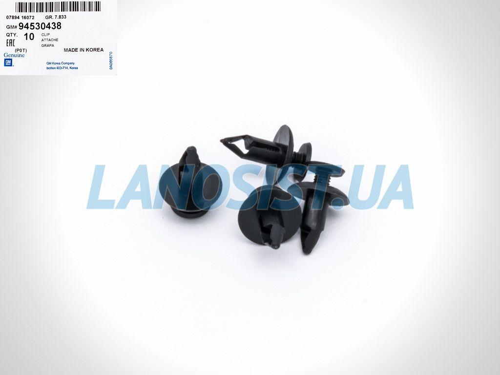 Кліпса кріплення дефлектора під лобове скло Ланос Сенс Авео GM 94530438