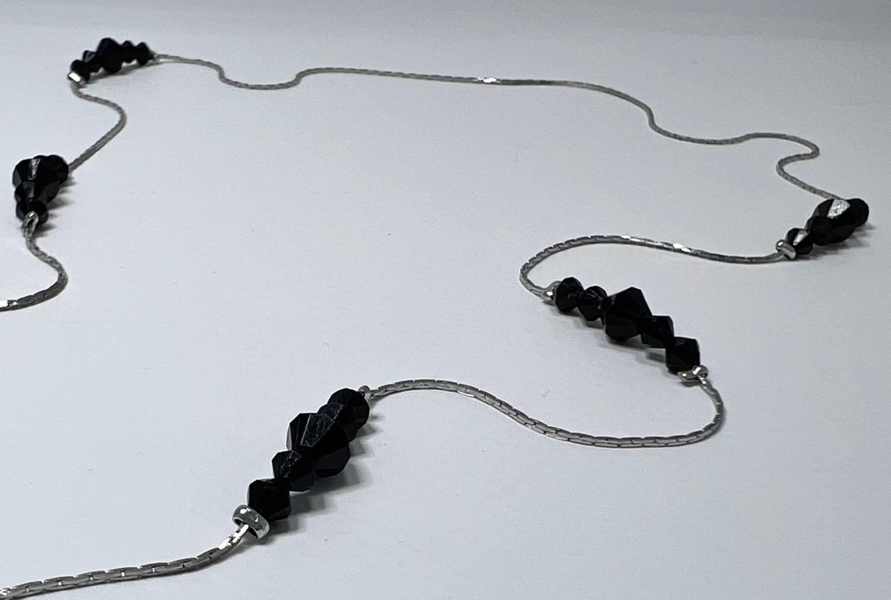 Шнурок держатель для очков тоненький серебристый с черными камешками на силиконовых петлях - фото 3 - id-p1772718832