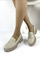 Жіночі темно-бежеві туфлі-лофери з натуральної шкіри на платформі