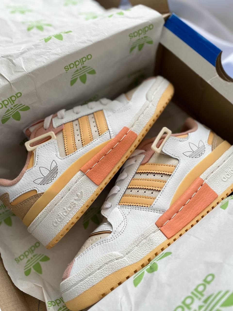 Модні жіночі кроссівки Adidas Forum 84 Low White/Orange. Жіночі кросси Адідас Форум.