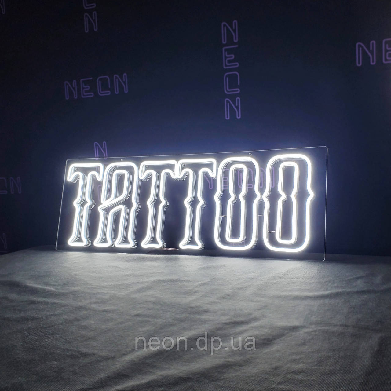 Неонова вивіска "Tattoo"