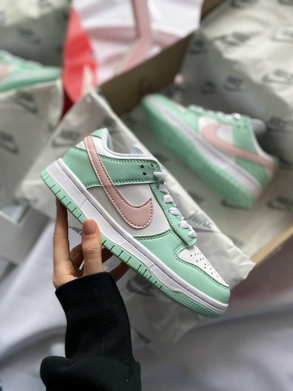 Стильні жіночі кроссівки Nike SB Dunk Low Barely Green. Класні кросси жіночі Найк СБ Данк.