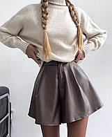 Женские стильные шорты с эко кожи бермуды цвета черный / мокко / беж