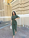 Стильний літній костюм жіночий брючний зелений жіночий літній костюм із брюками легкий костюмчик на літо, фото 3