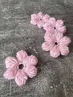 В'язаний декор "Квітка з об'ємними пелюстками", 5 см, рожевий з білим