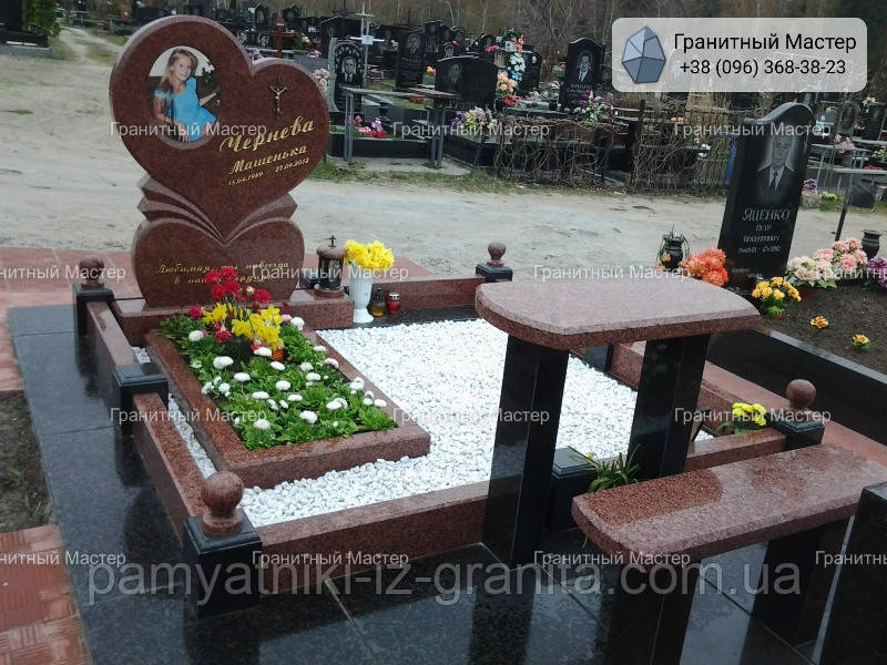 Пам'ятник жінці № 77