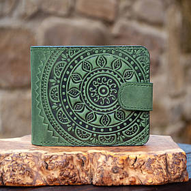 Жіночий шкіряний гаманець зелений з тисненням Етно