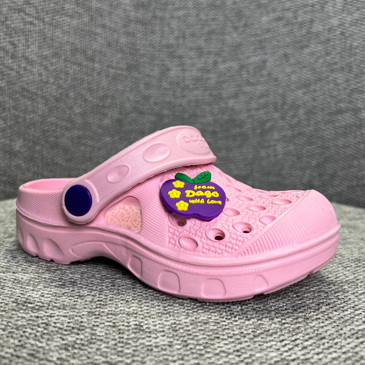 Рожеві дитячі крокси на літо