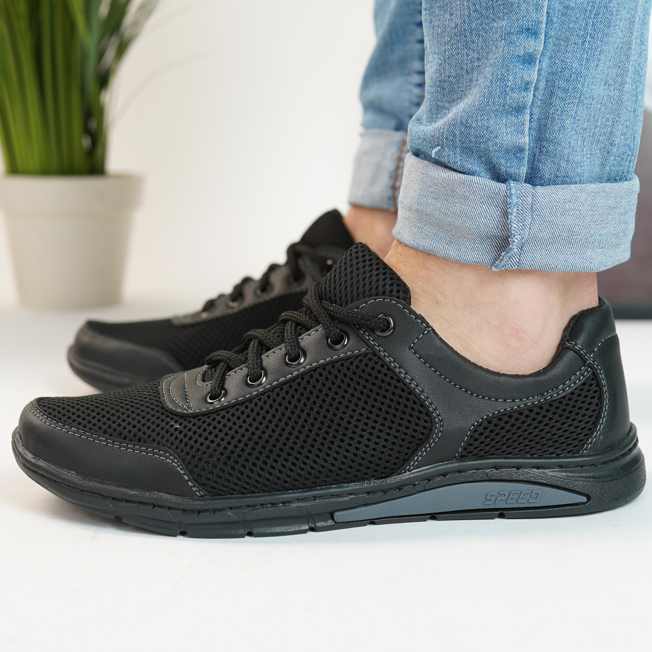 Літні чоловічі чорні кросівки з сітки