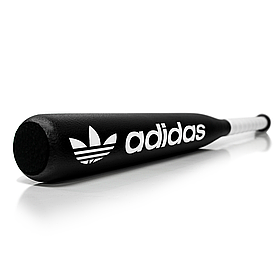Бейсбольна біта з написом "Adidas"