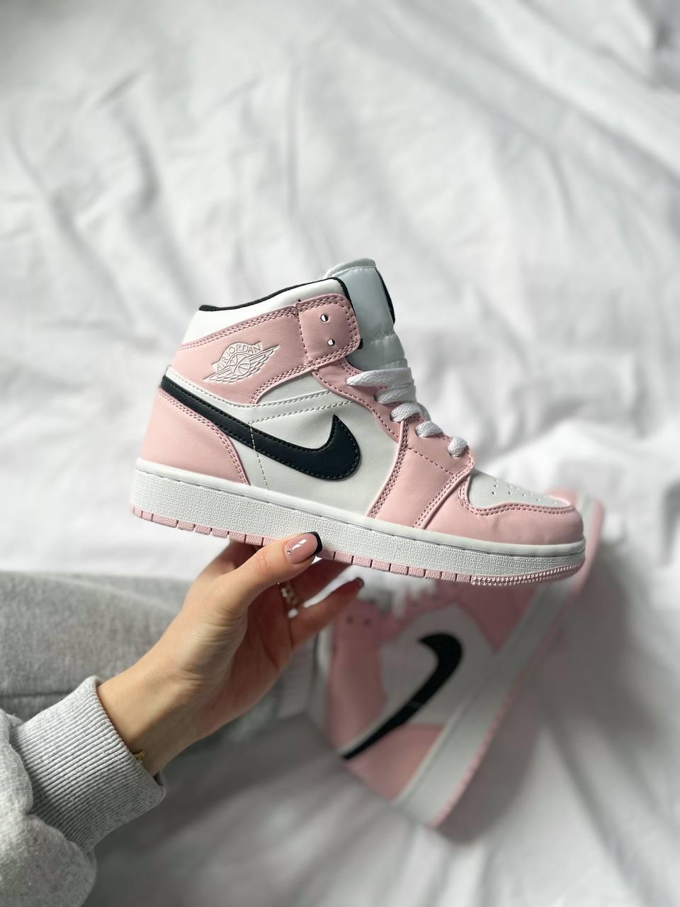 Кроссівки модні жіночі Nike Air Jordan 1 Retro Barely Rose. Кросси на кожен день Найк Аір Джордан 1.
